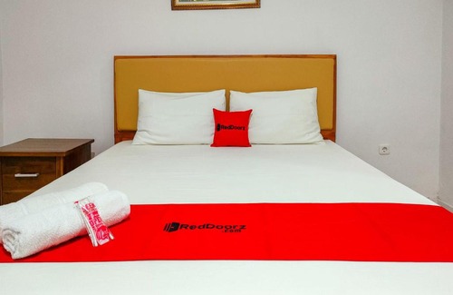 Temon Hotel | Budget-Friendly RedDoorz at Omah Candi Sari near YIA