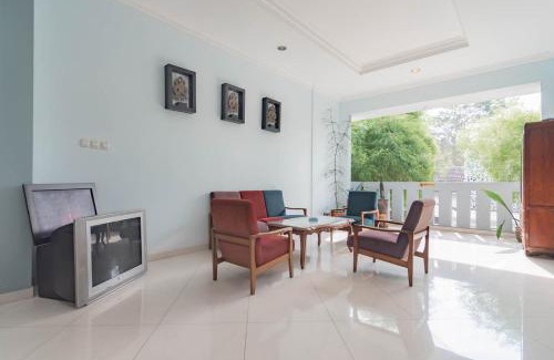 Bandung House | Perfect Getaway at RedDoorz @ Sersan Bajuri - 10/10 Rated!