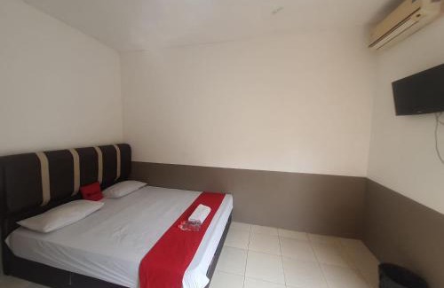 Pontianak Hotel | Convenient Stay at RedDoorz Permana Homestay Near Airport