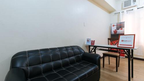 Canloan City Hotel | Discover Comfort at RedDoorz RHR Tourist Inn Canlaon