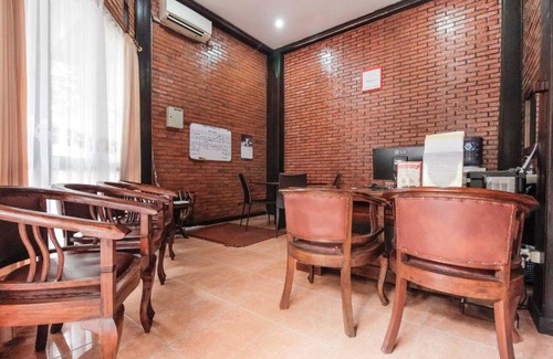 Jakarta House | Family-Friendly Getaway at RedDoorz @ Cilandak Timur