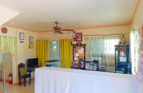 Garcia Hernandez Hotel | Experience Family-Friendly Comfort at RedDoorz Garcia Hernandez