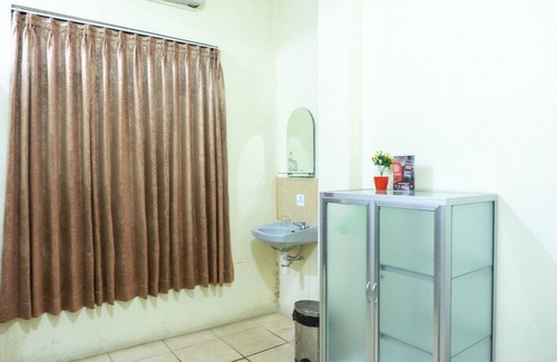Ende House | Budget-Friendly Stay at RedDoorz @ Gatot Subroto Ende