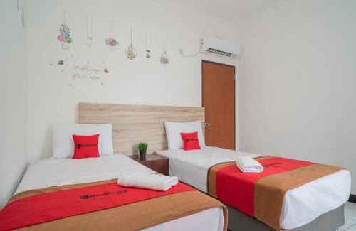 Chinatown Hotel | Budget-Friendly RedDoorz @ Glodok - Family Friendly Stay