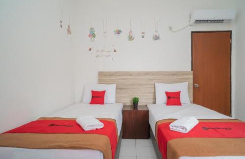 Chinatown Hotel | Budget-Friendly RedDoorz @ Glodok - Family Friendly Stay