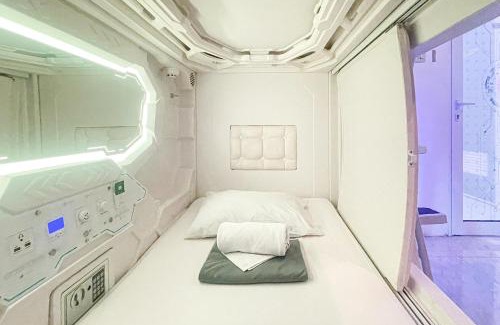 Gambir Hotel | Cozy Shakti Capsule Hotel Jakarta with Breakfast Included