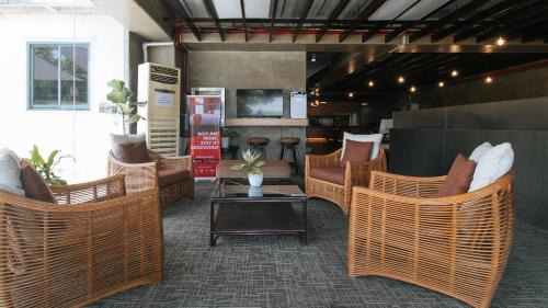 Mandaue Hotel | Comfortable Stay at RedDoorz @ Insular Square Mandaue City