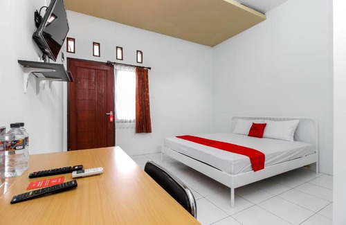 Jakarta House | Budget-Friendly Stay at RedDoorz @ Jagakarsa 2