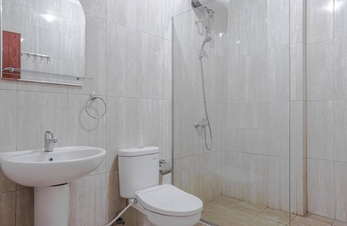 Cideng Hotel | Budget-Friendly Stay at RedDoorz @ Jalan Biak Roxy Jakarta