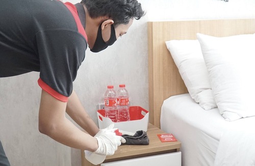 Cideng Hotel | Budget-Friendly Stay at RedDoorz @ Jalan Biak Roxy Jakarta