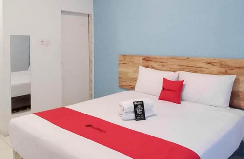 Medan Hotel | Budget-Friendly RedDoorz @ Jalan Brigjend Katamso Medan