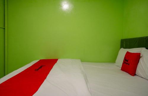 Semarang Hotel | Budget-Friendly Stay at RedDoorz @ Jalan Gatot Subroto