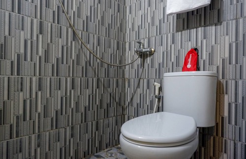 Semarang Hotel | Budget-Friendly RedDoorz @ Jalan Gatot Subroto Semarang