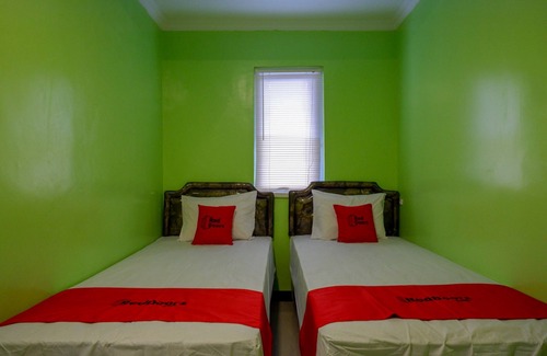 Semarang Hotel | Budget-Friendly RedDoorz @ Jalan Gatot Subroto Semarang