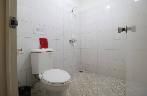 Mampang Prapatan House | Comfortable Stay at RedDoorz @ Jalan Gatot Subroto Jakarta