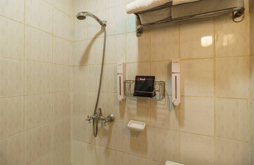 Jaksa Street Hotel | Budget-Friendly Stay at RedDoorz @ Jalan Jaksa with Breakfast
