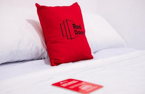 Prabumulih Hotel | Budget-Friendly Stay at RedDoorz @ Jalan Padat Karya