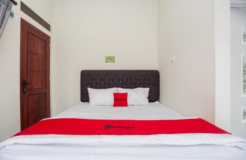 Rajabasa Hotel | Budget-Friendly Stay at RedDoorz @ Jalan Urip Sumoharjo