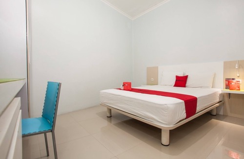 Madiun House | Discover RedDoorz @ Kartohardjo Madiun with Breakfast Included