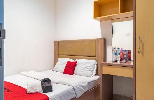 Kebon Kacang House | Budget-Friendly RedDoorz @ Kebon Kacang with Family Amenities