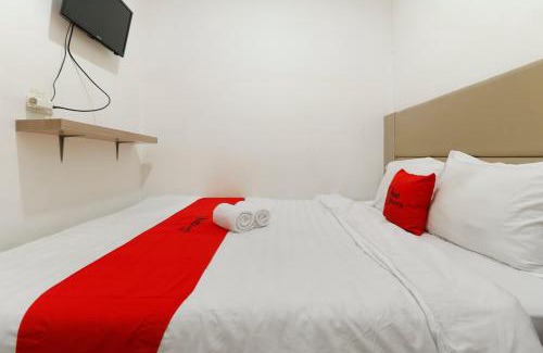 Kebon Kacang House | Budget-Friendly RedDoorz @ Kebon Kacang with Family Amenities