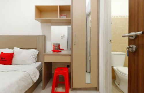 Kebon Kacang House | Budget-Friendly RedDoorz @ Kebon Kacang with Family Amenities