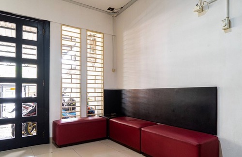 Kebon Kacang House | Budget-Friendly Stay at RedDoorz @ Kebon Kacang