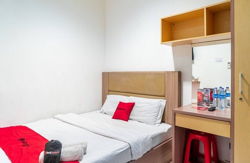 Kebon Kacang House | Budget-Friendly Stay at RedDoorz @ Kebon Kacang