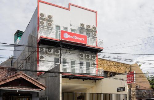 Kemanggisan Hotel | Budget-Friendly Stay at RedDoorz @ Kemanggisan Raya