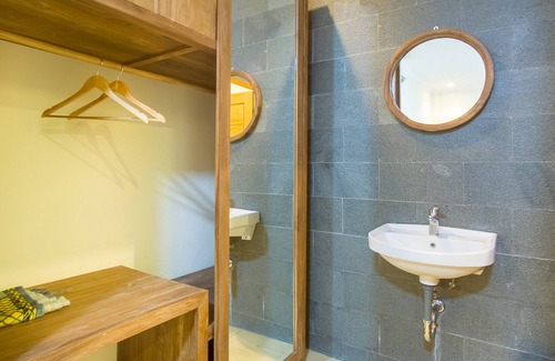 Pacitan House | Relax at RedDoorz @ Letjend S.Parman Pacitan with Breakfast