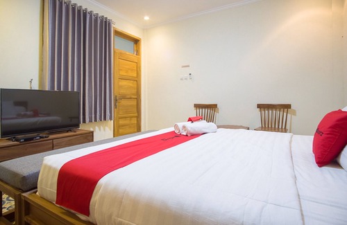 Pacitan House | Relax at RedDoorz @ Letjend S.Parman Pacitan with Breakfast