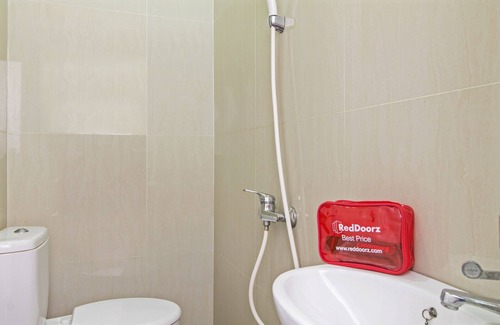 Old Jakarta House | Budget-Friendly Stay at RedDoorz @ Mangga Besar 2
