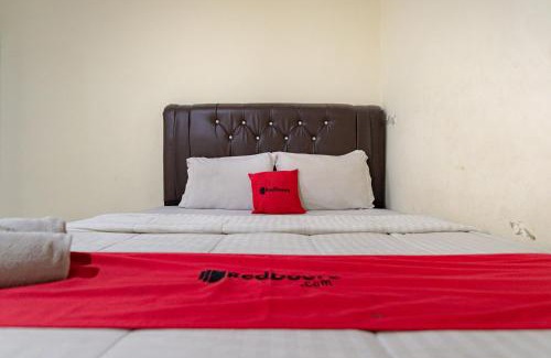 Medan Hotel | Budget-Friendly Stay at RedDoorz @ Medan Johor 2