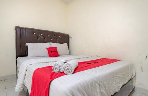 Medan Hotel | Budget-Friendly Stay at RedDoorz @ Medan Johor 2