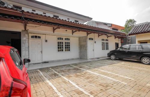Jakarta House | Comfortable Stay at RedDoorz @ Meruya - Family Friendly