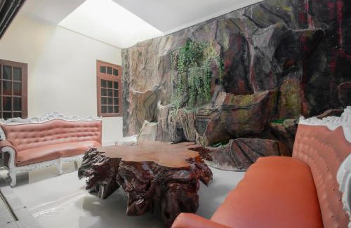 Jakarta House | Comfortable Stay at RedDoorz @ Meruya - Family Friendly