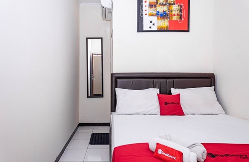 Astana Anyar House | Budget-Friendly RedDoorz Near Alun Alun Bandung