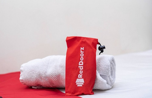 Astana Anyar House | Budget-Friendly RedDoorz Near Alun Alun Bandung