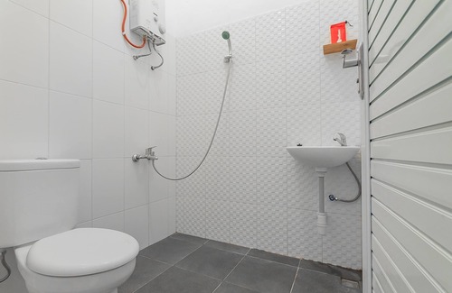 Garut Hotel | Family-Friendly RedDoorz near Alun-Alun Garut Awaits You
