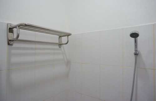 Kaliwungu House | Budget-Friendly Stay at RedDoorz near Alun Alun Kaliwungu
