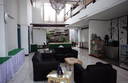 Sukabumi House | Budget-Friendly RedDoorz near Alun-alun Kota Sukabumi