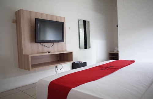 Sukabumi House | Budget-Friendly RedDoorz near Alun-alun Kota Sukabumi