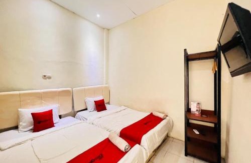 Sidoarjo Hotel | Budget-Friendly RedDoorz near Alun Alun Sidoarjo