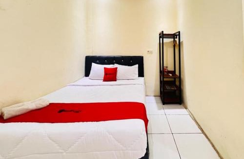Sidoarjo Hotel | Budget-Friendly RedDoorz near Alun Alun Sidoarjo