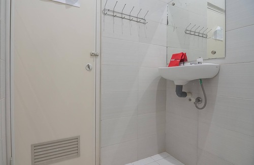 Subang Hotel | Budget-Friendly RedDoorz with Breakfast Near Alun Alun Subang