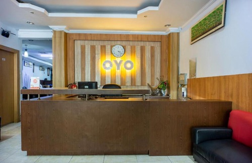 Makassar Hotel | Budget-Friendly RedDoorz with Hot Tub in Makassar