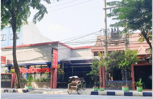 Bojonegoro Hotel | Family-Friendly RedDoorz by Bojonegoro Train Station