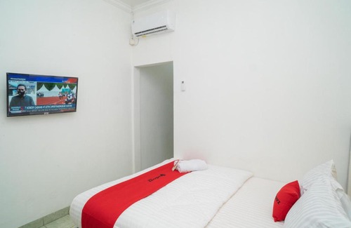 Serang Hotel | Budget-Friendly RedDoorz Near Bundaran Ciceri for Families