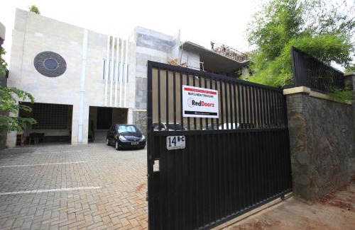 Cilandak House | Budget-Friendly RedDoorz near Cilandak Town Square