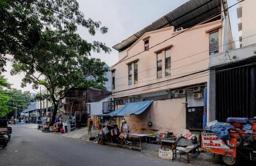 Tanjung Duren Utara Hotel | Budget-Friendly Stay at OYO 160 Lontar Residence